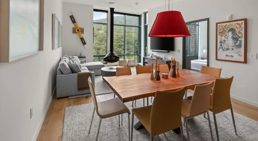 420- 4 bedroom Treehouse Condo - Spruce Peak - Stowe Mt Resort - Ski in Ski Out - Image 1