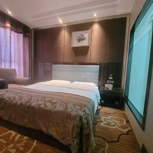 Longhai Business Hotel - Image 1