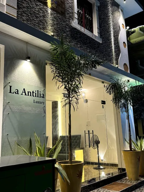 La Antilia Luxury - TIE - Image 1