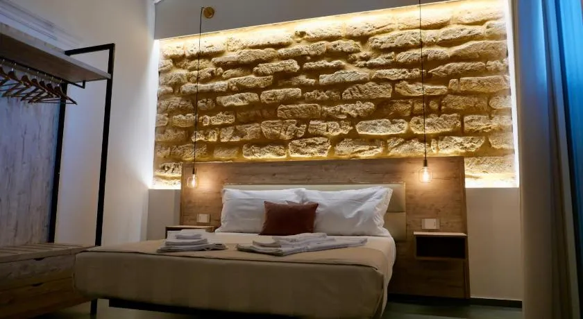 Oneira Rooms - Image 1