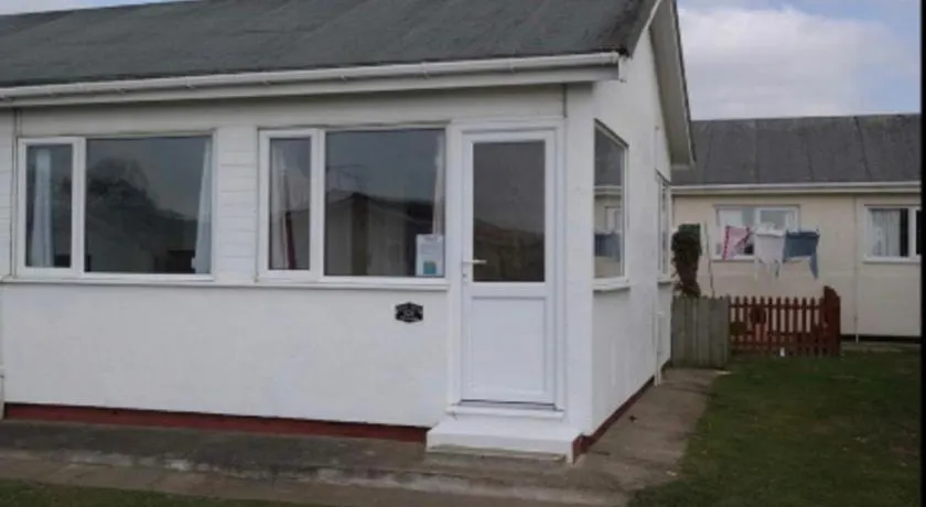 Captivating 2-Bed Cottage - Image 1