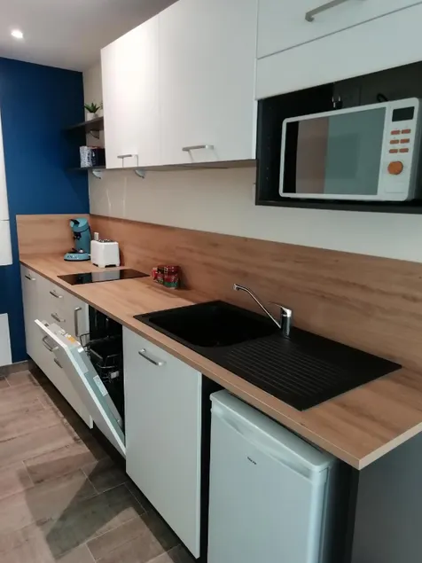 PLACE 28-Studio-Klassisch-Ensuite mit Bad-Strassenblick - Image 1