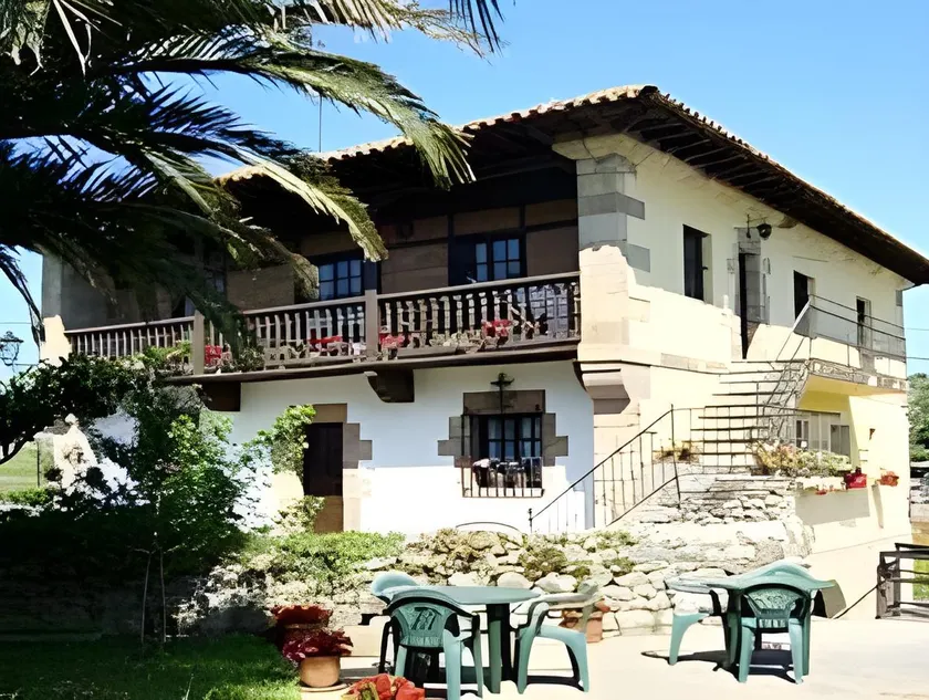 La Casa Solariega - Image 1
