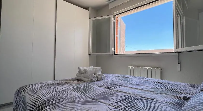 Preciosa vivienda con gran terraza, parking gratis - Image 1