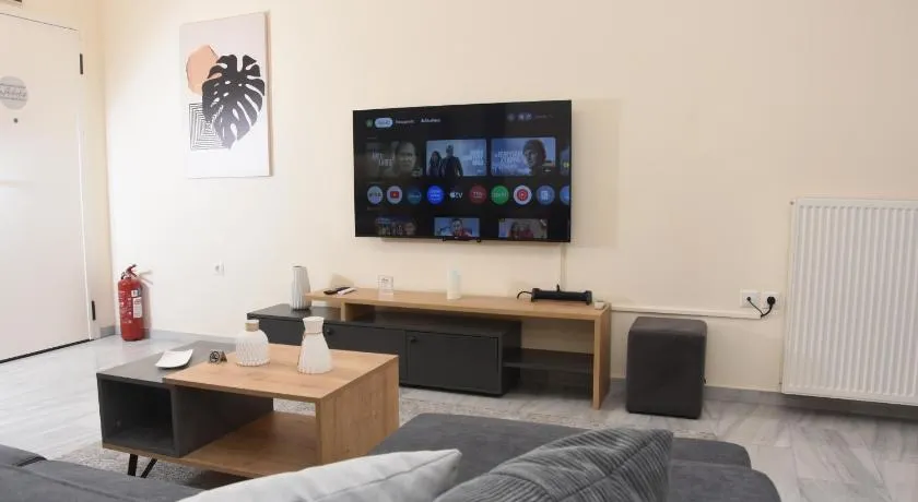 Sparta Central Apartment with Free Parking - Image 1