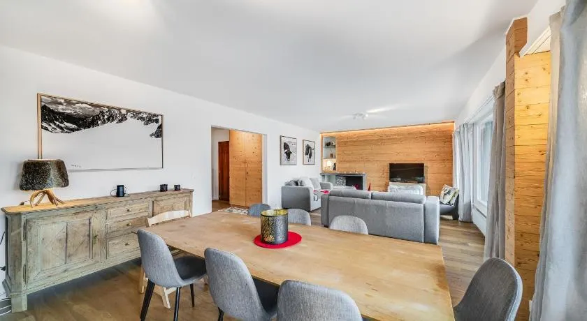 In the heart of Crans, fireplace and parking - Image 1