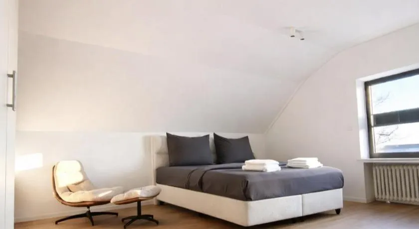 Maisonette für 9 Personen Gym & Parkplatz 7 Min zum Flughafen - Image 1