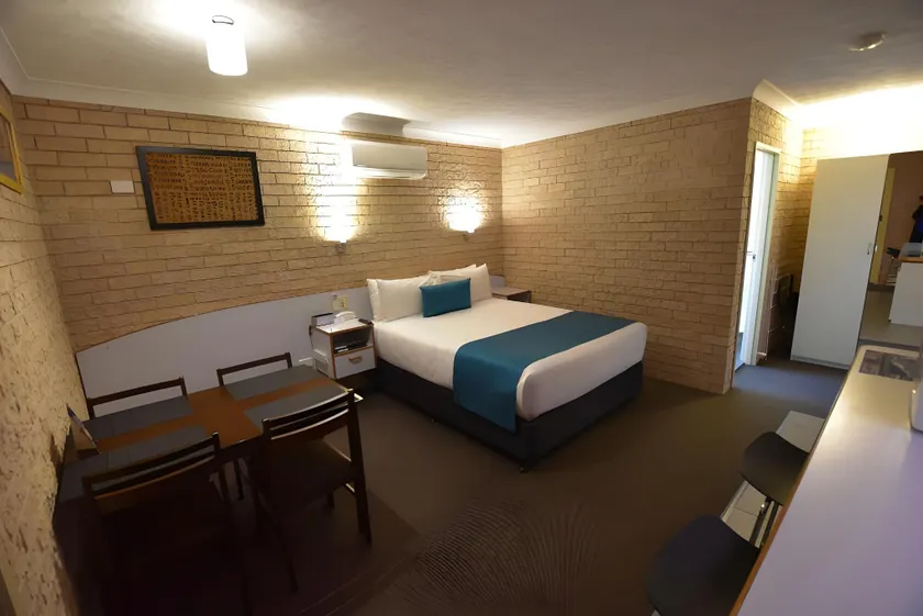 Kennedy Drive Boutique Motel & Nursery- Close To City Centre & Airport - 24 Hour Self Check-In - Image 1