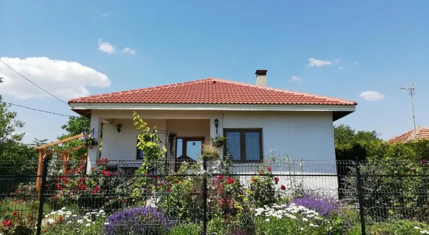 House Albena - Image 1