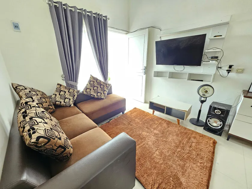 Vila 3 kamar di Batu dengan gazebo & Kolam Air Panas dekat Jatim Park - Image 1