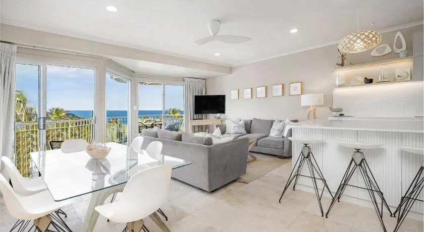 Unit 9 Andari Fantastic Holiday Apartment in Sunshine Beach Stunning Views Opposite Beach Access - Image 1