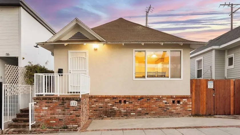 Sunny Venice Beach Home With Open Living & Walkability to Abbot Kinney Venice Drift by Avantstay - Image 1