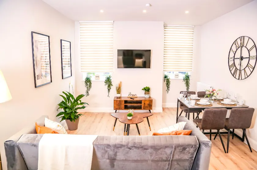 Shrewsbury apartments by BEVOLVE - Free Parking - Image 1