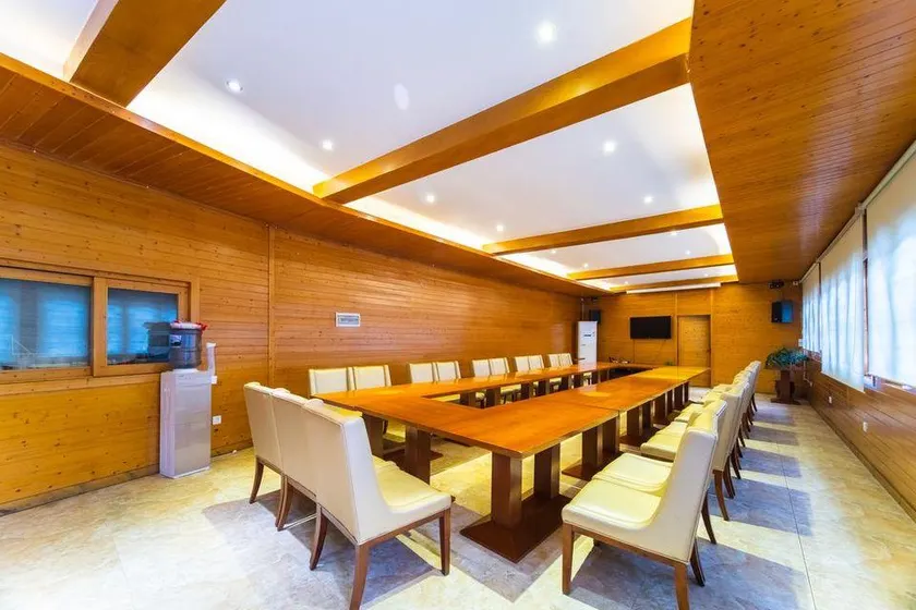 Qiangui Liuguang Hot Spring Hotel - Image 1