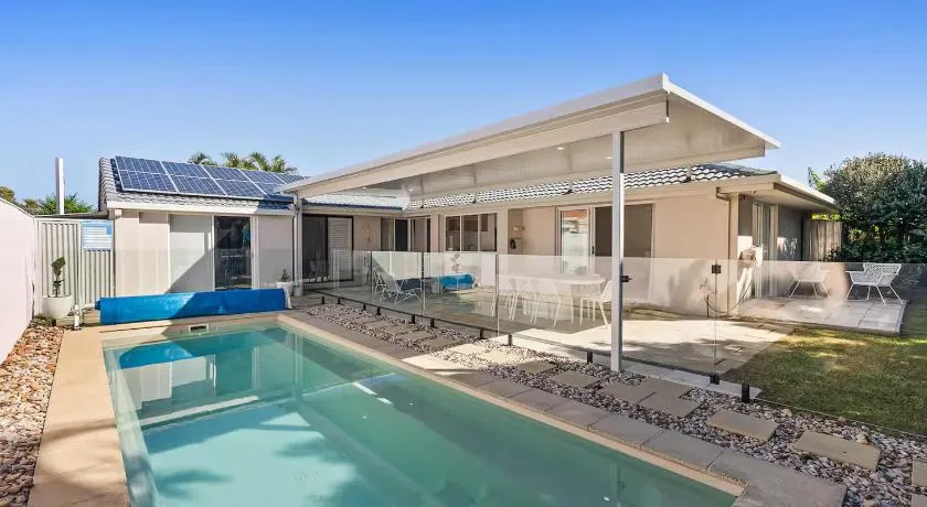 Designer Beach House with Pool, Firepit and Kayaks - Image 1