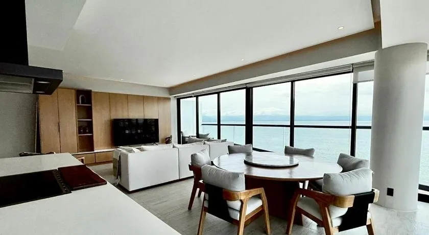 Beach home - Image 1