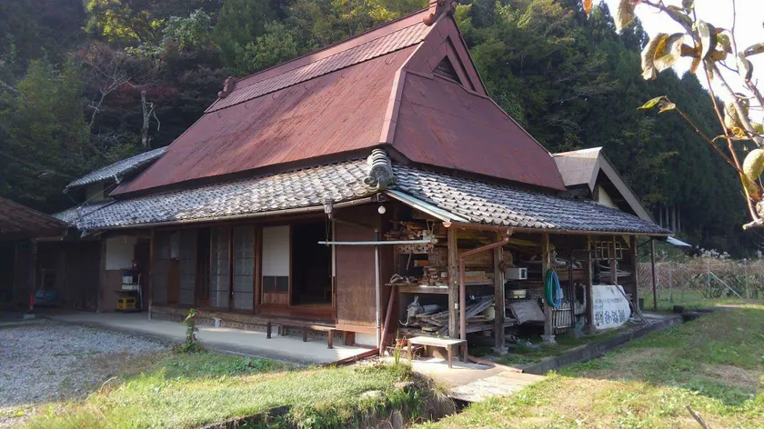 River side Farmhouse - Image 1