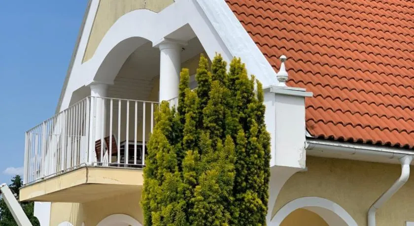 Lilium Villa Hévíz - Image 1