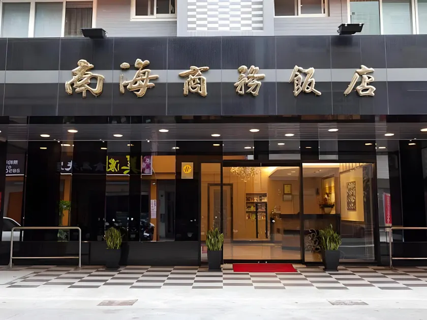 Hotel South Sea - Image 1