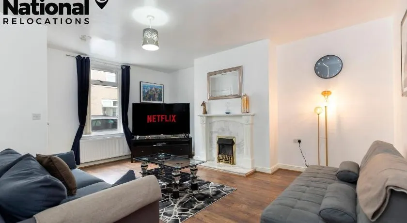 Modern Minimalist Spacious 3br Blyth Home - Image 1
