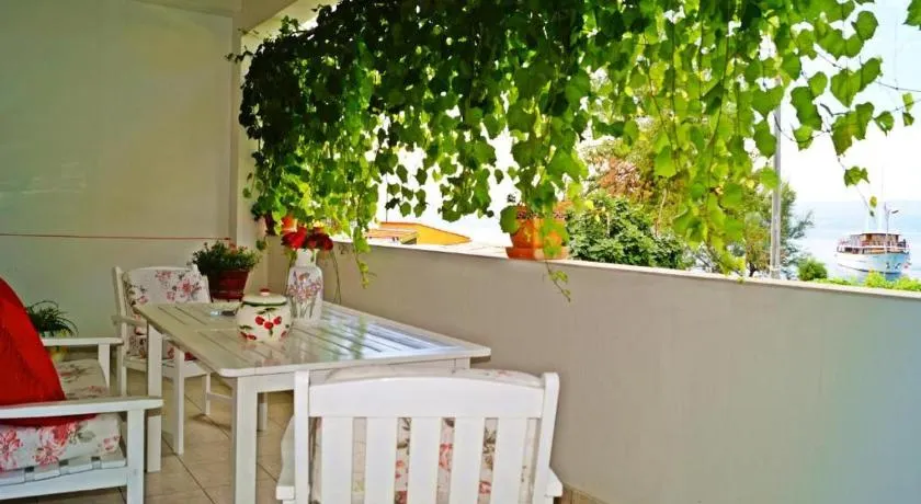 20 meters from the beach - Image 1