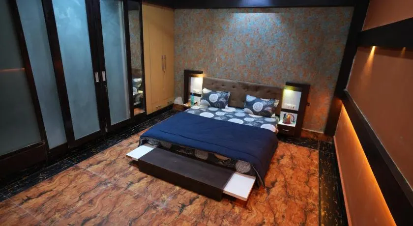Hotel Konaaz Inn - Image 1