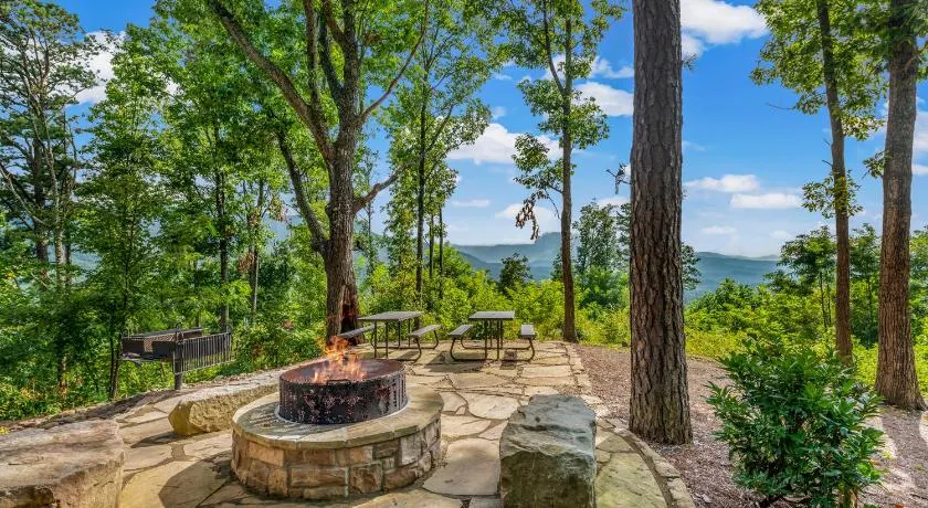 Dancing Bear Lodge by Stony Brook Cabins - Image 1
