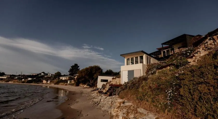 Beachfront Paradise in Opossum Bay - Image 1
