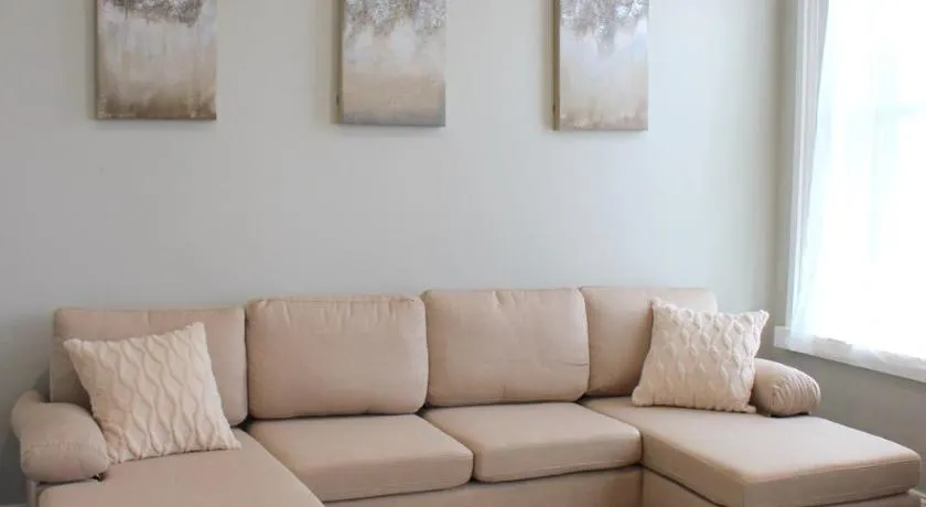 MODERN 1BR GREAT Location Downtown Parking - Image 1