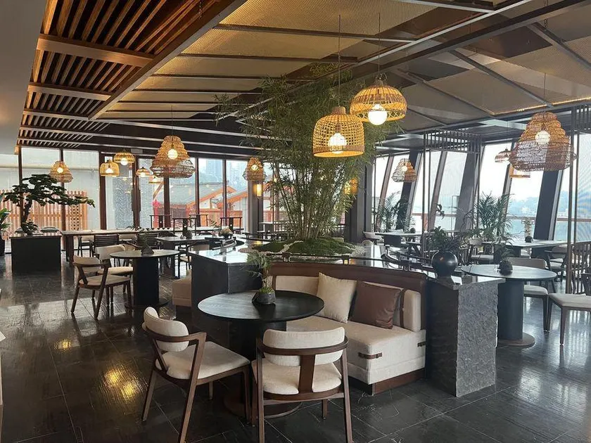HUI JIANG LOU  HOTEL - Image 1