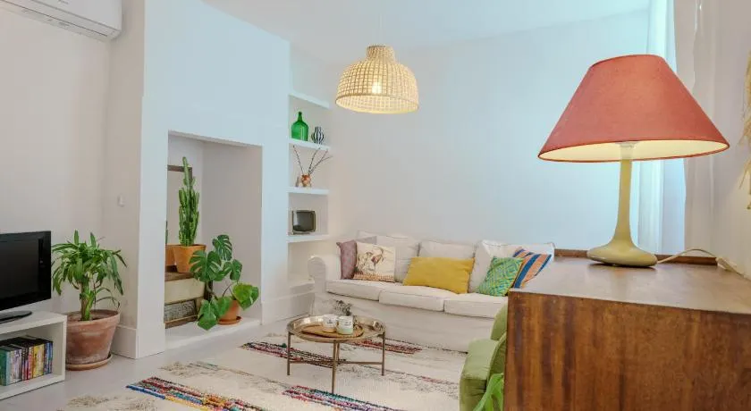 Sunny & Charming Oeiras Historical Center House - Image 1