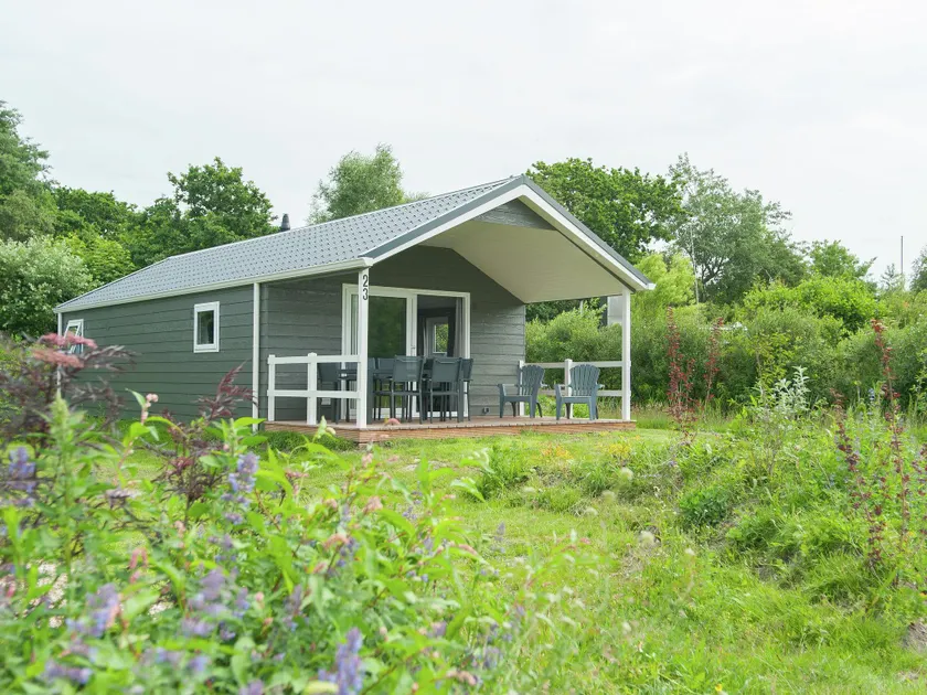 Lovely chalet with covered terrace, close to the North Sea - Image 1