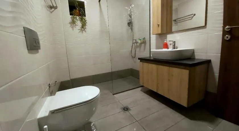 Helen's House - Image 1