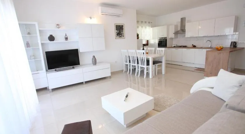 Apartments Krešan Soline - Image 1