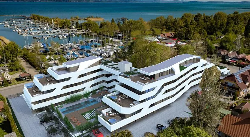 Marina Apartman Hotel - Image 1