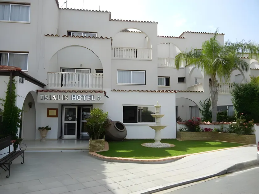 Tsialis Hotel Apartments - Image 1