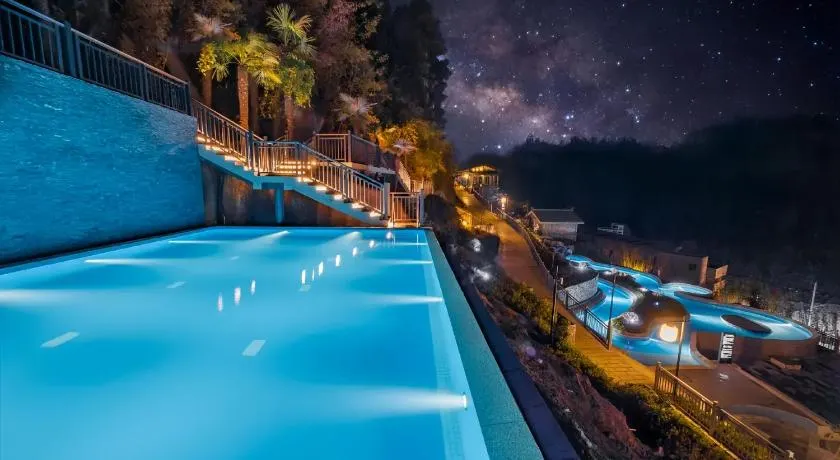 Phoenix Fairyland Hot Springs Hotel-best Grand Hotel l&swimming facilities-Sumptuous breakfast-only hot spring-10minute walk to the Town-free pick up - Image 1