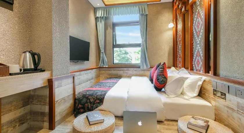 Zou Qu Ye Travel Hotel - Image 1