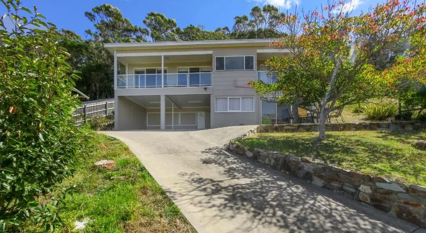 Eastern Views Beach House - Spacious Family Escape - Image 1