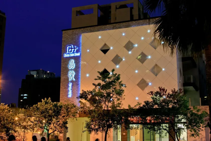 Grand Crystal Hotel - Image 1