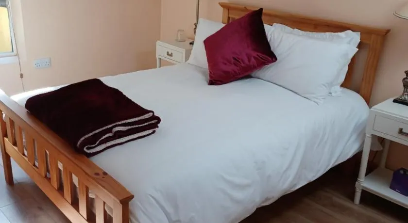 Kents guesthouse accommodation - Image 1