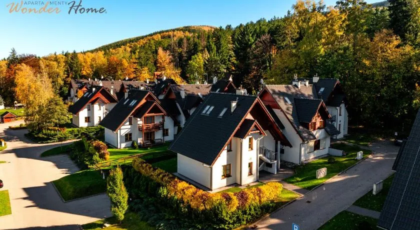 Wonder Home - Domki górskie z kominkami na kameralnym osiedlu - plac zabaw na terenie kompleksu - Image 1