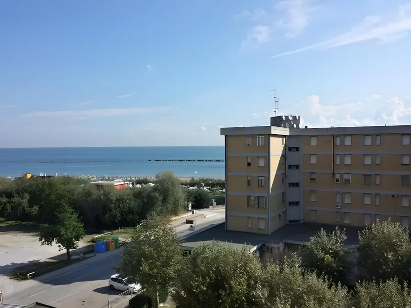 Apartament 2 bedroom with one bathroom and penthouse Apartament 3 bedroom and 2 bathroom included with umbrella and sunbeds - Image 1