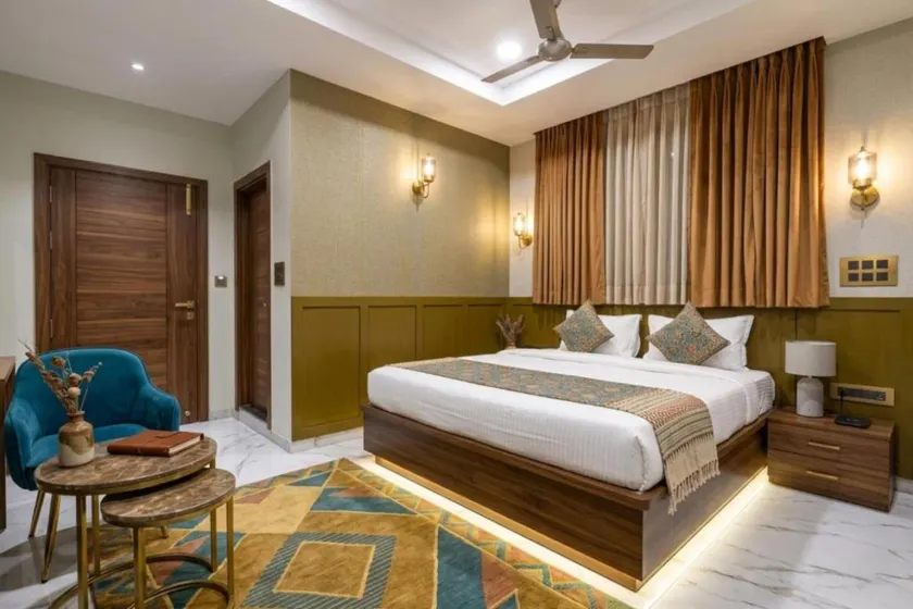 Hotel Stay Grand - Image 1