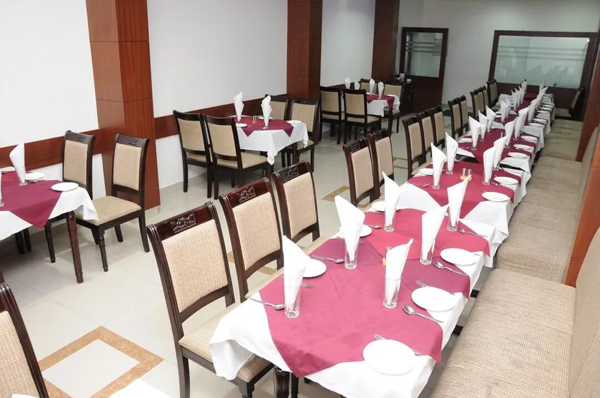 Hotel Sarovar - Image 1