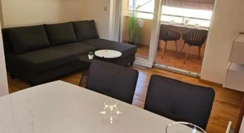 Apartment Rose - Image 1