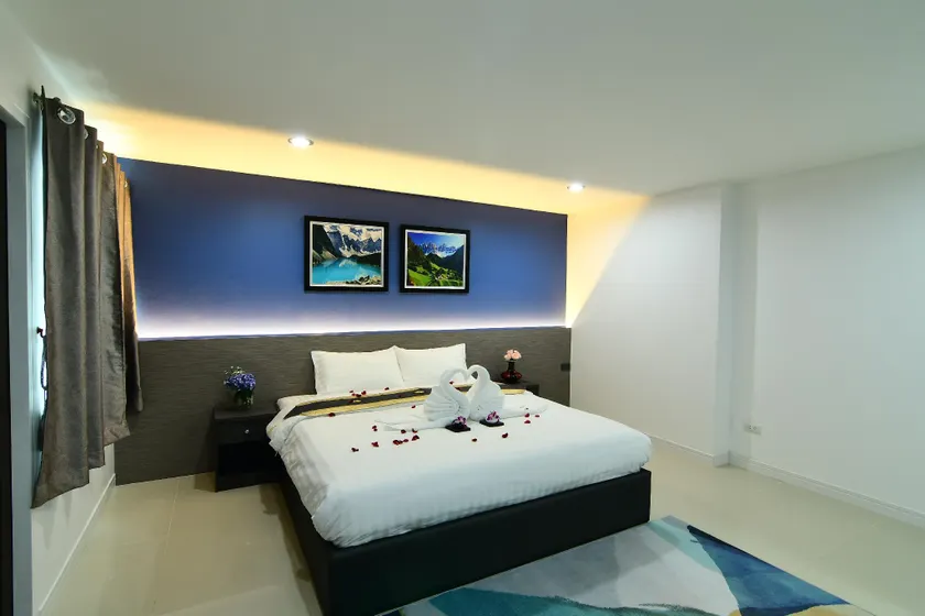 Poonsuk Place Hotel - Image 1