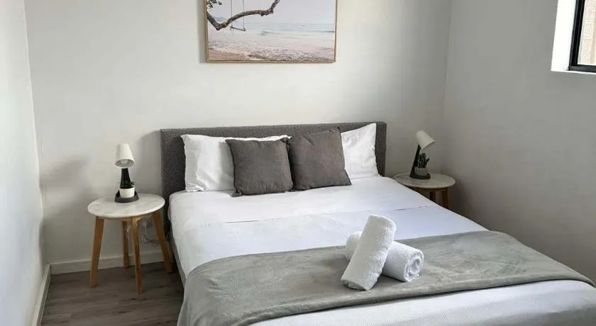 Double Room in Guildford West - Near Parks & Eateries - Explore with Ease - Shared Bathroom - Image 1