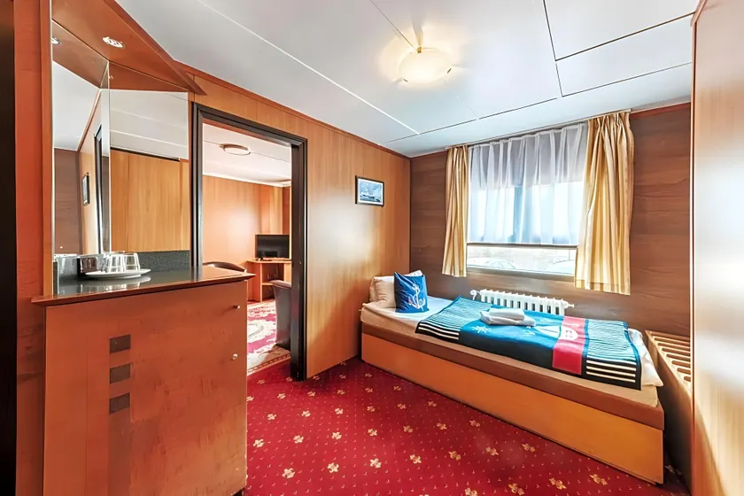 Botel Albatros - Image 1