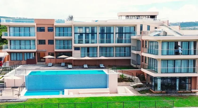 The 67 Escape, Elementaita - Image 1